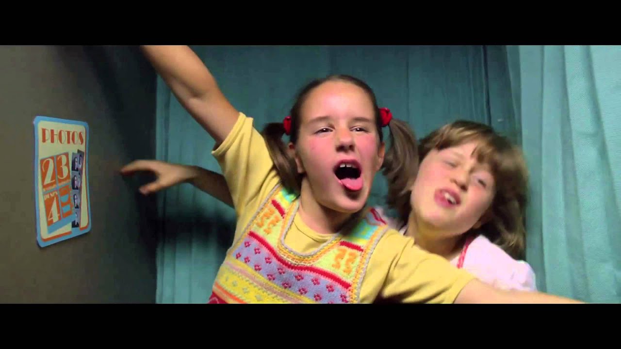 The Dandelions / Du vent dans mes mollets (2012) - Trailer ENG SUBS
